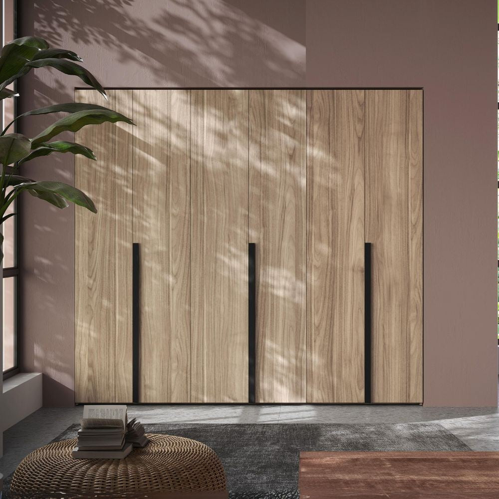 Armadio Coco 6 ante battenti colore noce america e maniglie nero opaco