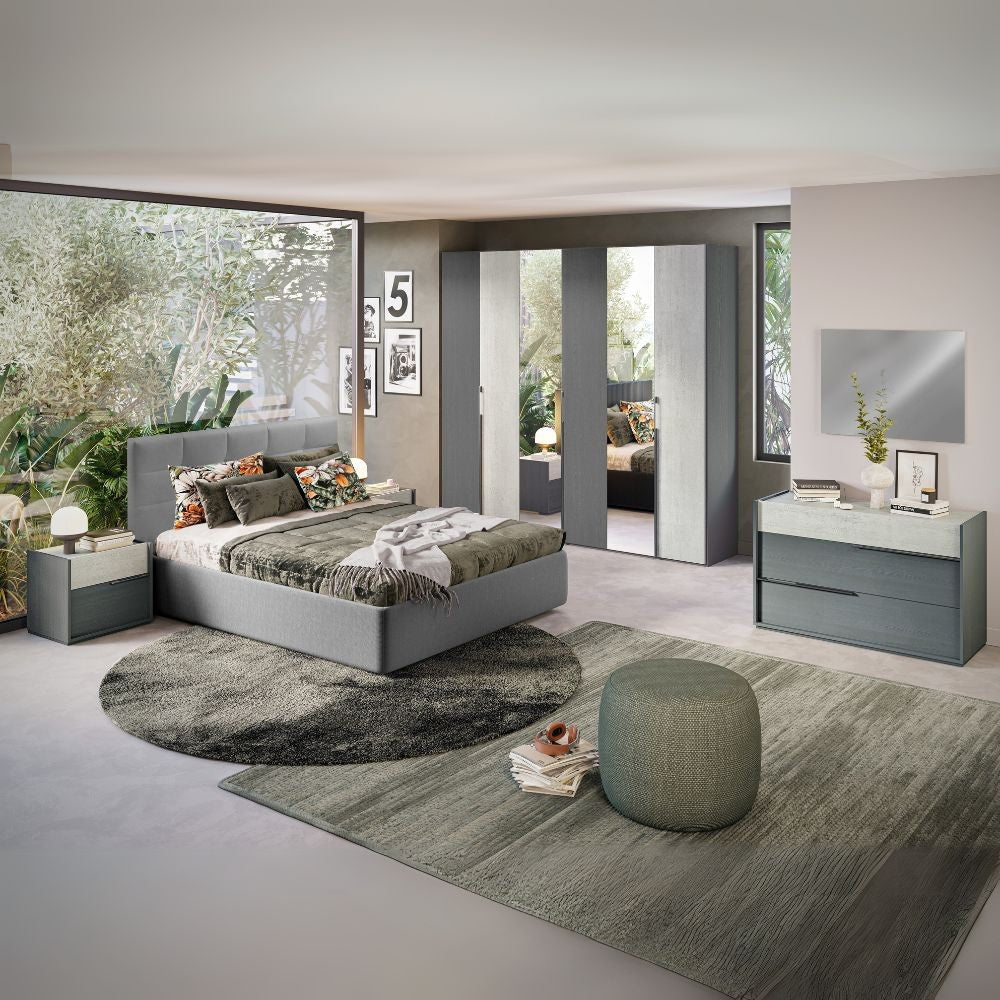 Camera da letto Faba in grigio e cemento con armadio 6 ante battenti a specchio e letto contenitore Ascoli grigio