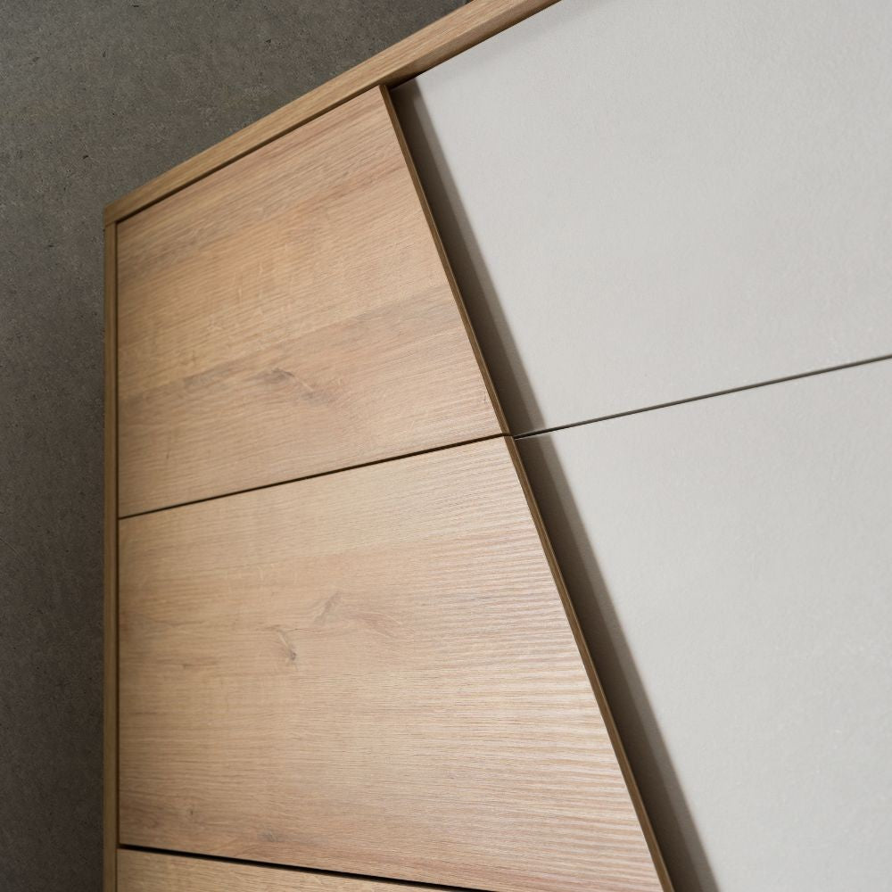 Camere da letto Fadri colore calce grigio chiaro e rovere miele