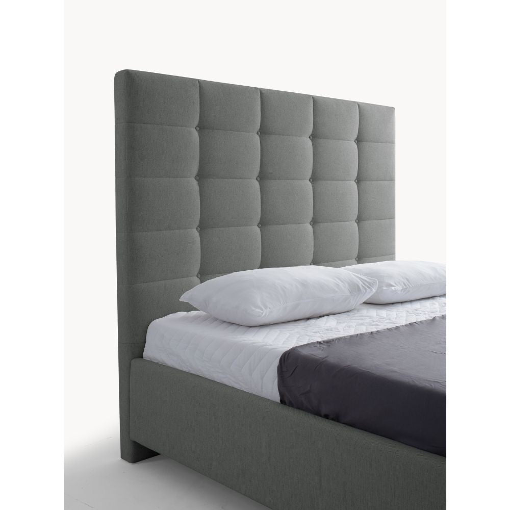 Letto matrimoniale Napoli Grande imbottito con contenitore in tessuto barrel 83 grigio chiaro con bottoni