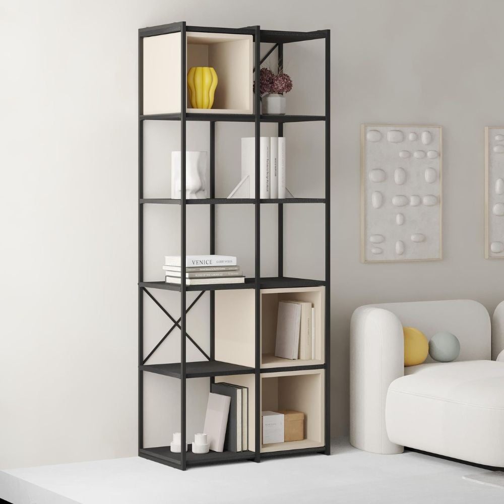 Libreria Vale midi con struttura in metallo nero e cubotti cashmere