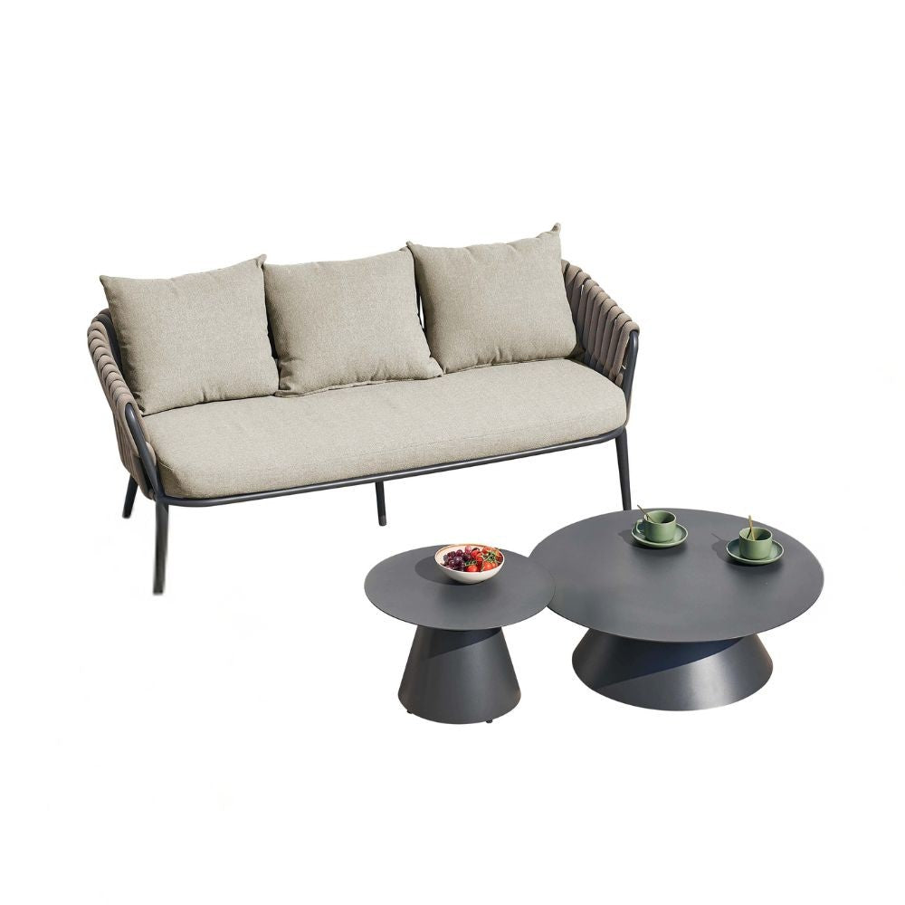 Salottino da esterno Simo composto da divano, due poltrone e doppio tavolino colore antracite, tortora con cuscini beige