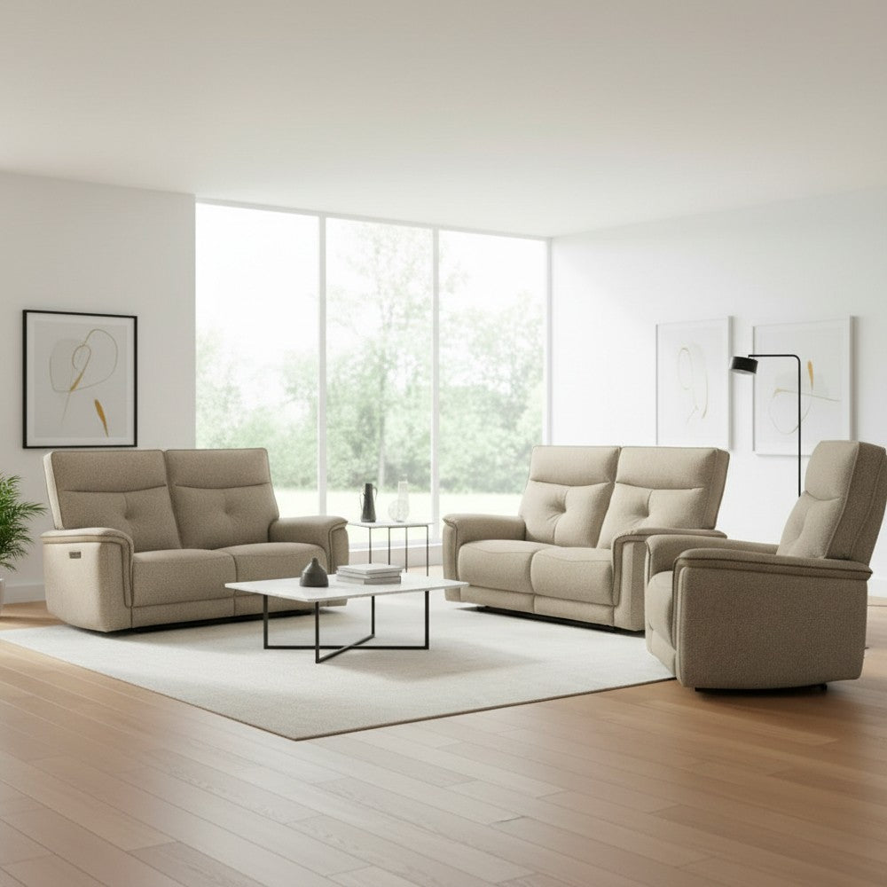 Set divani Elysio 2 e 3 posti e poltrona con recliner elettrici in tessuto G093 sabbia