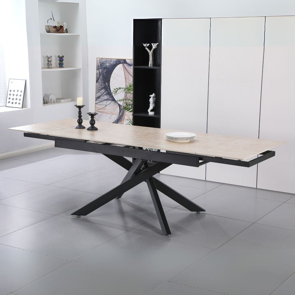 Tavolo allungabile Trivia con piano in ceramica effetto marmo travertino e gambe in metallo nero