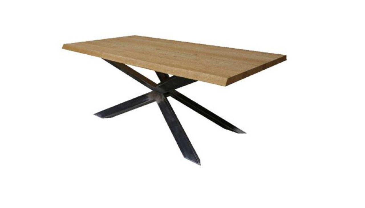 Tavolo Taranta con piano in legno rovere e struttura acciaio